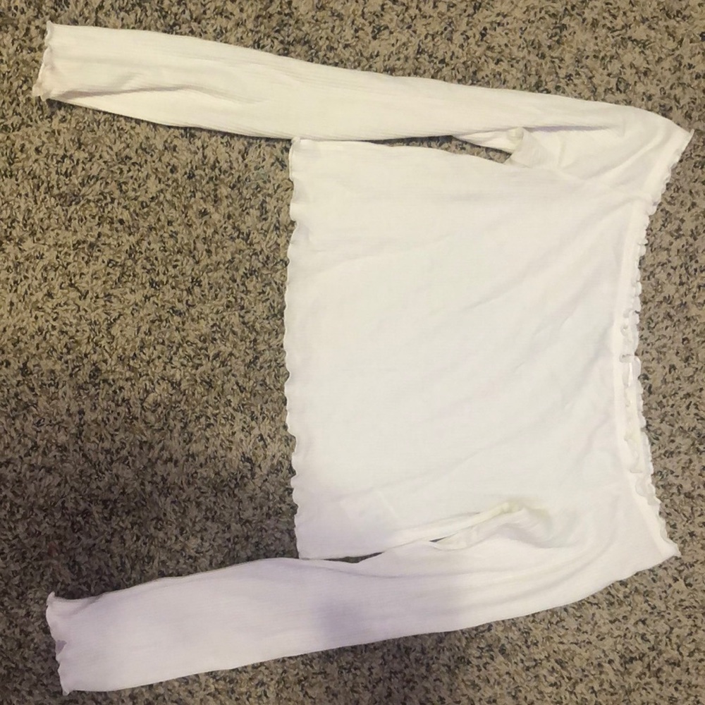 Off the shoulders long sleeve shirt